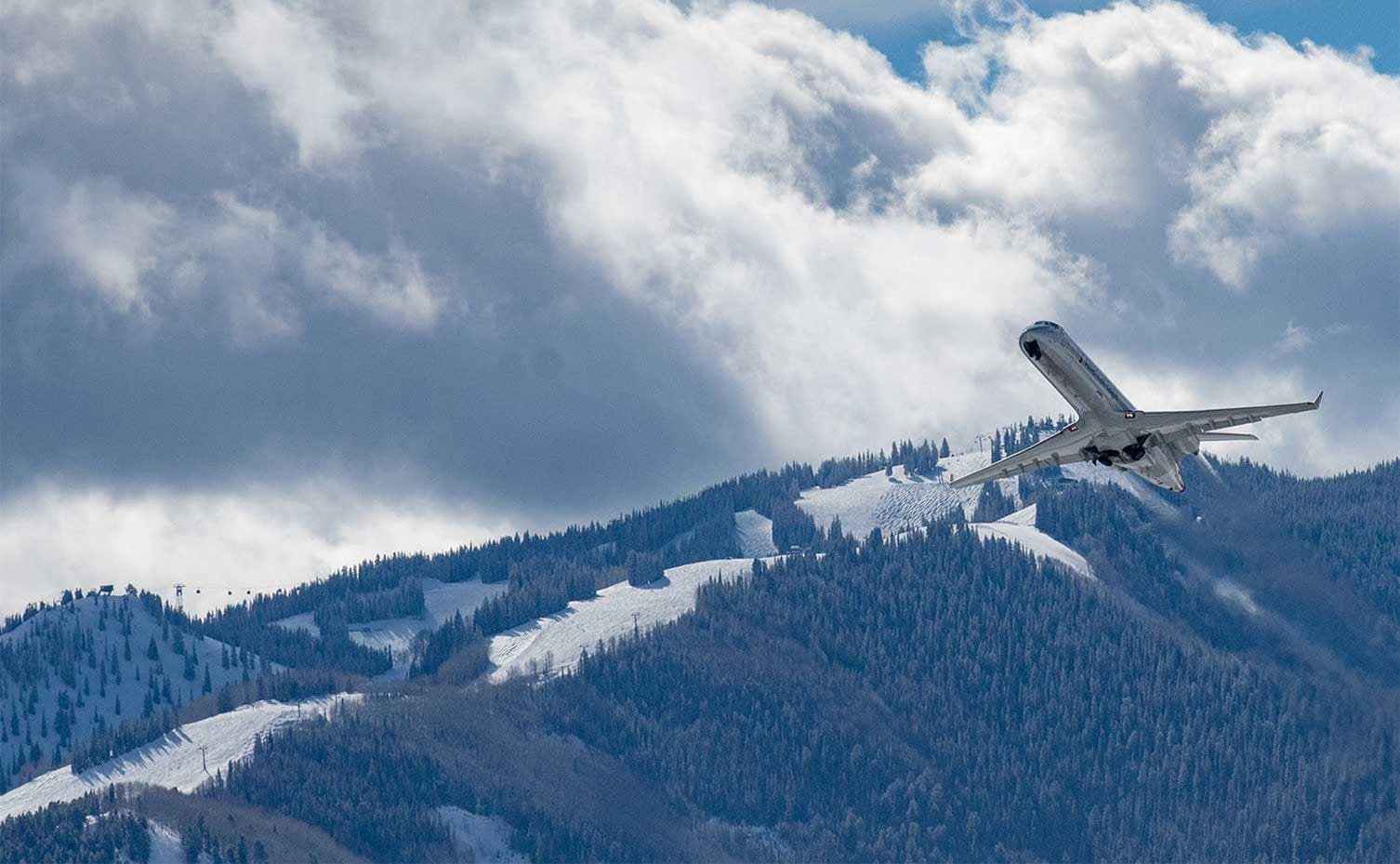 American Eagle flight takes off from Aspen Airport